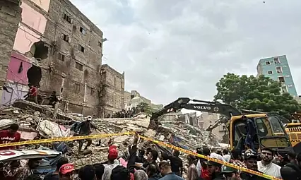 Pakistan'da bina çökmesi: 27 ölü