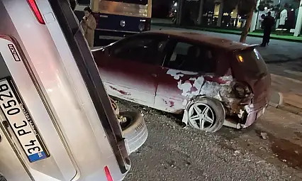 Park Halindeki Araca Çarpan Otomobil Ters Döndü: Sürücü Kaçtı