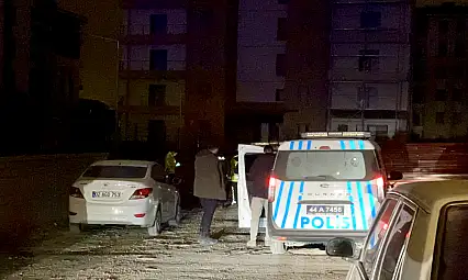 Polisten Kaçan Ehliyetsiz Sürücü Duvara Çarparak Yaralandı