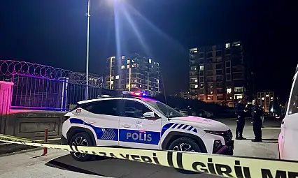 Silahlı saldırı sonrası karakol önünde kan aktı: 2 kişi bıçaklandı