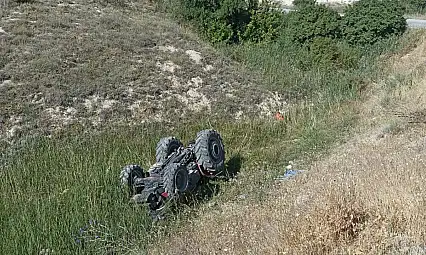 Traktör şarampole yuvarlandı: 1 ölü