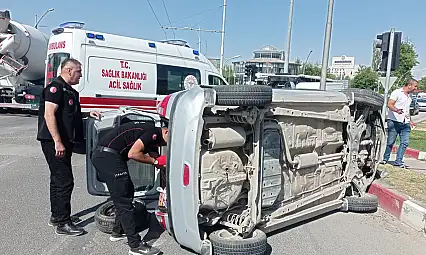 Yan yatan otomobilden sürücü yara almadan kurtuldu