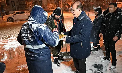 Yeşilyurt'ta Karla Mücadele 7/24 Sürüyor: Başkan Geçit Sahada