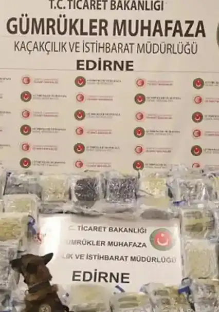 Gümrüklerde uyuşturucu operasyonu: 886 kilo esrar, 200 kilo metamfetamin ele geçirildi