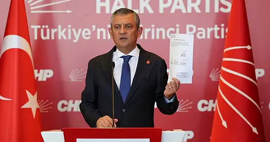 Özgür Özel'den çok sert açıklama: 'Abdurrahman Tutdere'yi değil, AK Partili belediyeleri inceleyin'