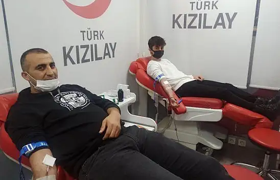 Oğlunun doğum gününde kan bağışı