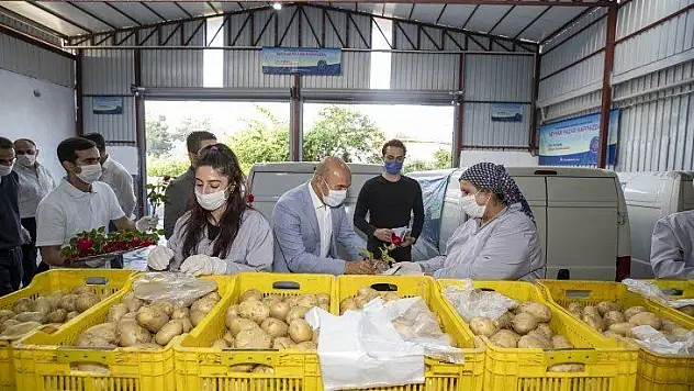Balık hali esnafından Biz Varız dayanışmasına destek