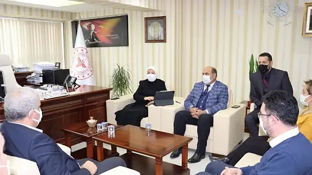 1,2 milyon sağlık çalışanımız fedakar ve özveriyle çalışmaktadır