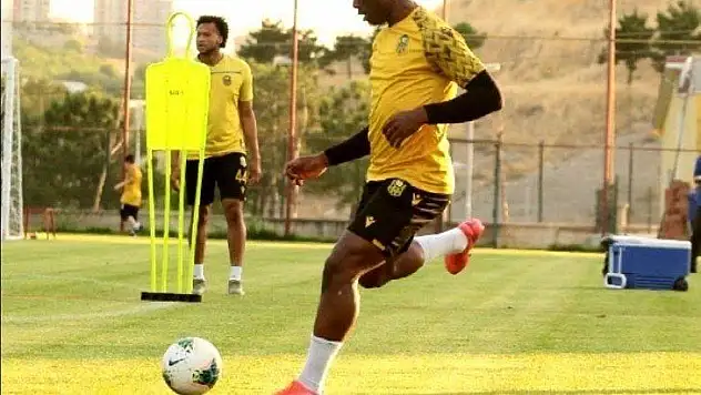 1.5 milyon Euro'nun yanı sıra 19 yaşındaki forvet Ali Yavuz Kol'u da teklif etti..