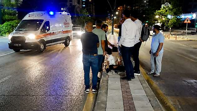 10 Yaşındaki Çocuk Elektrikli Bisikletle Kaza Yaptı: Refüje Çarptı