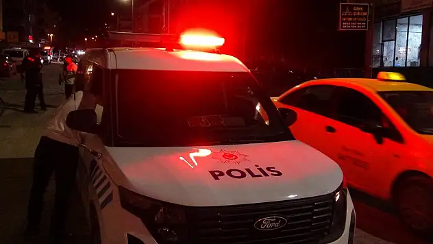 10 Yaşındaki Kız Bisikletle Polis Aracına Çarptı