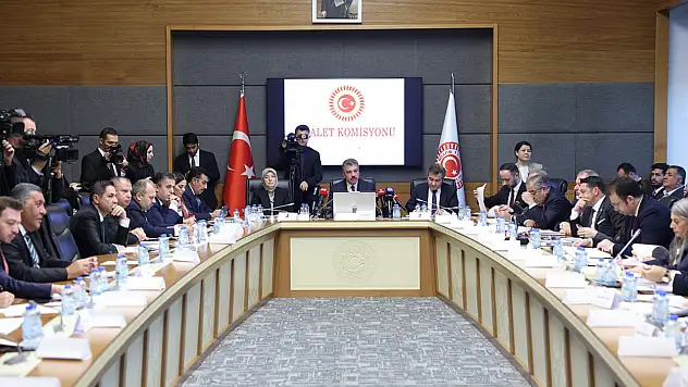 11'inci Yargı Paketi'nin İlk 15 Maddesi Komisyon'dan Geçti: 55 Bin Hükümlü İçin Tahliye Yolu Açılıyor