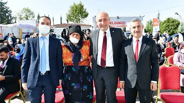 15 Ekim Dünya Çiftçi Kadınlar Günü nedeniyle 'Arpa ve Buğday Dağıtım' programı