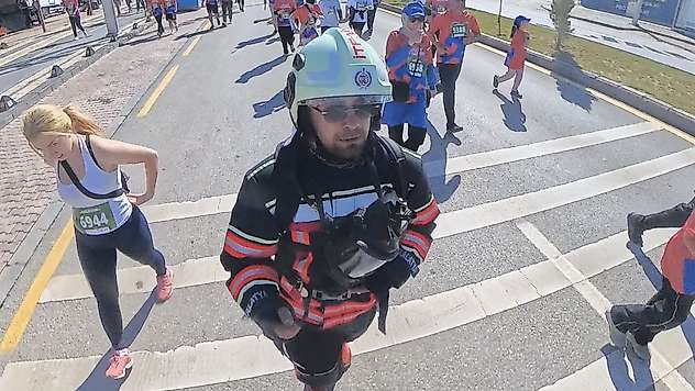 20 Kiloluk Ekipmanla Maraton Koştu: İtfaiyeciden Anlamlı Farkındalık