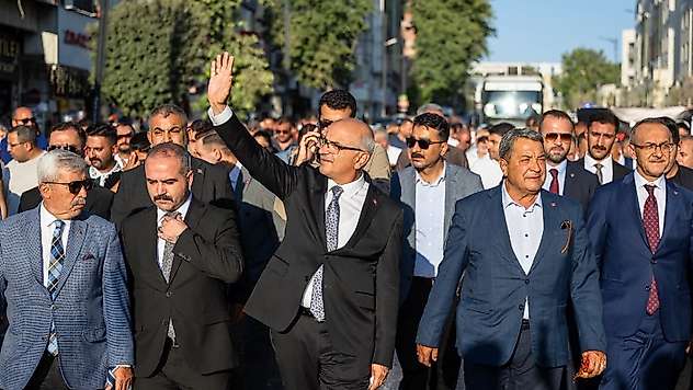 28. Malatya Kayısı Festivali Coşkulu Kortej Yürüyüşüyle Başladı