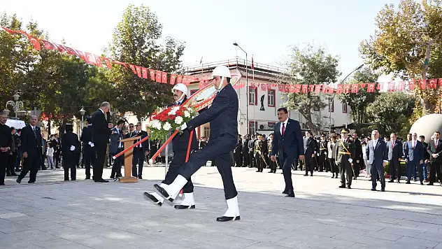29 Ekim Cumhuriyet Bayramı Kutlamaları Çelenk Sunma Töreni İle Başladı