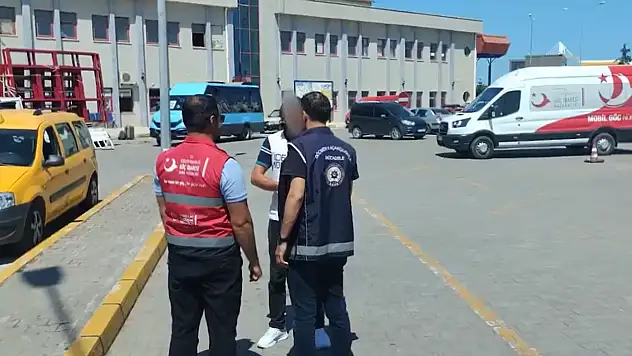 32 göçmen kaçakçısı ve 572 düzensiz göçmen yakalandı