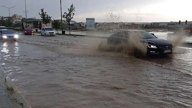 45 il için sarı ve turuncu uyarı: Kuvvetli sağanak ve fırtına bekleniyor