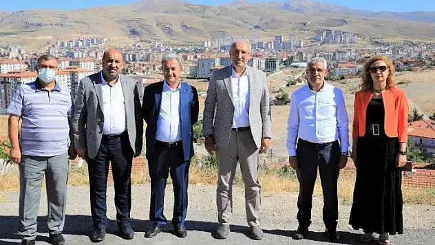 472 deprem konutunda incelemelerde bulundu.