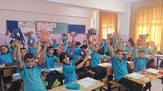 91.000 Dev Öğrenci Ortaokulu'nda 'Okuyan Aile, Güçlü Gelecek' Yarışması Başladı