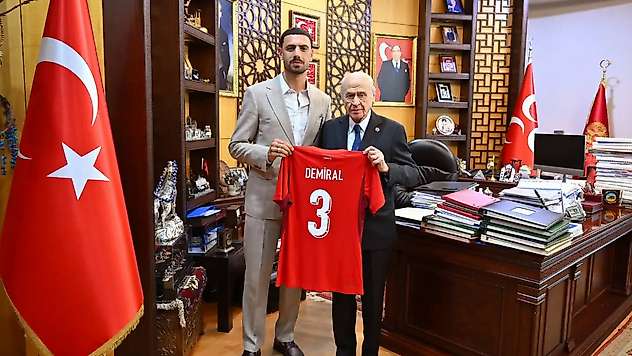 A Milli Futbolcu Merih Demiral, Bahçeli'yi Ziyaret Etti