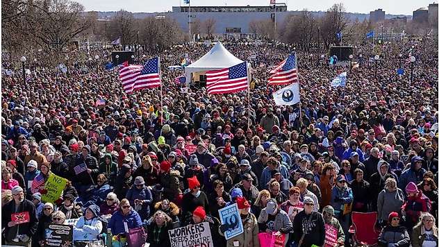 ABD'de milyonlar Trump'a karşı sokaklara döküldü