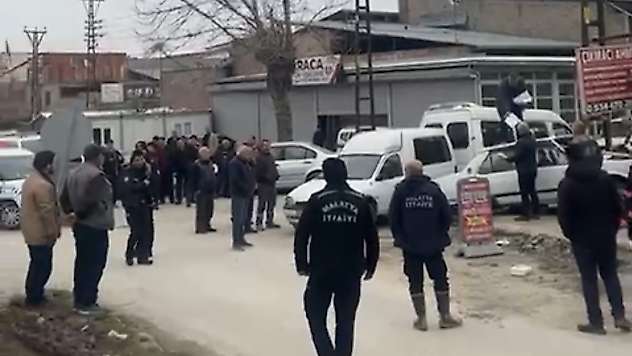 Ağır Hasarlı İş Yerine Tahliye Baskısı İddiası: Esnaf Kendini Yakmakla Tehdit Etti