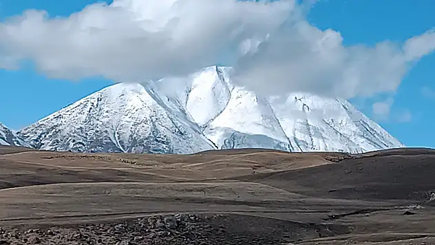 Ağrı'nın yüksek kesimleri beyaza büründü