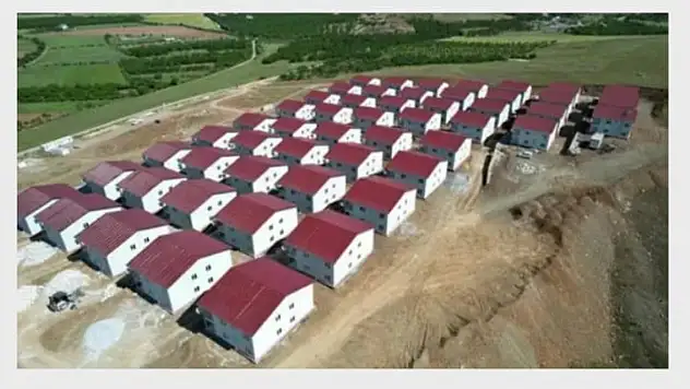 Ahbap Konutları Boş Bekliyor: Depremzedeler Konteynerlerde Yaşıyor