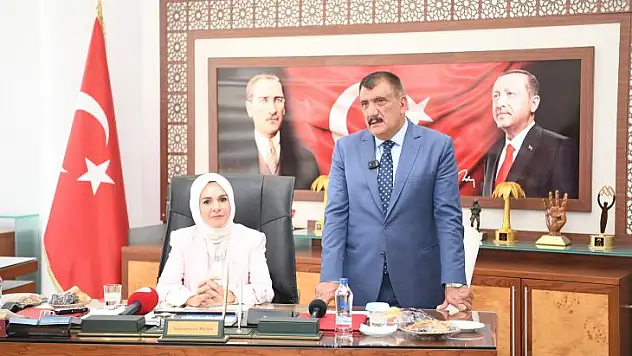 Aile ve Sosyal Hizmetler Bakanı Mahinur Özdemir Göktaş, Büyükşehir Belediyesi'ni Ziyaret Etti