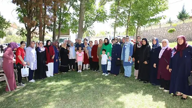 Ak Parti'nin Başarısı İçin Fedakârca Çalışan Kadınlar Battalgazi'deki Yatırım Alanlarını Gezdi