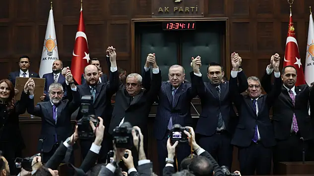 AK Parti Saflarını Genişletti: 3 Milletvekili Daha Partiye Katıldı