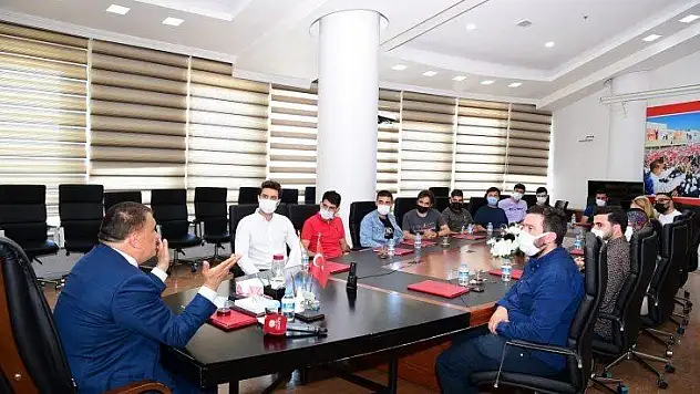 AK Partili Gençlerden Başkan Gürkan'a Ziyaret