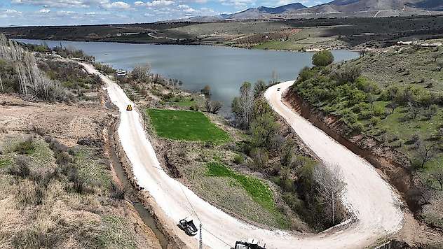 Akçadağ'da 6 Kilometrelik Grup Yolunda Çalışmalar Hız Kesmeden Devam Ediyor