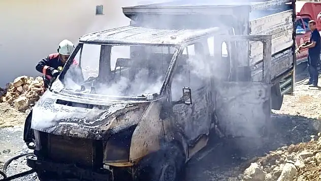 Akçadağ TOKİ Şantiyesinde Minibüs Alev Aldı