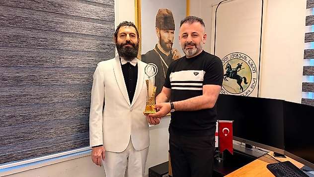 Akif Manaf'a Gürcü Kültür Evi Derneği'nden Sanat ve Barış Ödülü