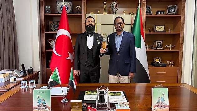 Akif Manaf'a Sudan-Türkiye Barış Ödülü
