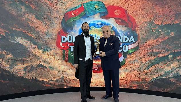 Akif Manaf'a 'Türk Dünyası Barış Ödülü'