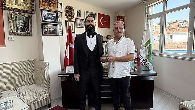 Akif Manaf'a Üsküp'te 'Hoşgörü ve Barış Ödülü'
