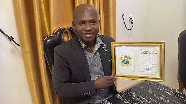 Akif Manaf Sağlık ve Barış Ödülü Sierra Leone'de Alhaji Maddi Bangura'ya Verildi