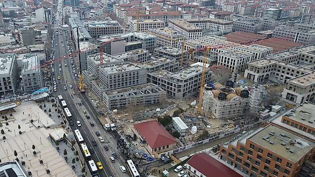 Akpınar Çarşı'sında hayat yeniden başlıyor: Esnaf taşınıyor, eksiklerin giderilmesini bekliyor