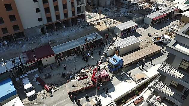 Akpınar'da 100'e Yakın Konteyner Kaldırıldı