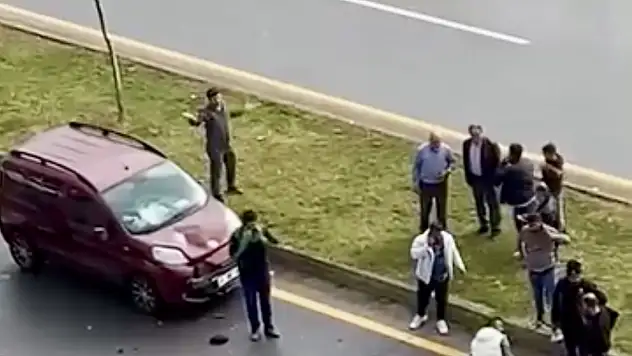 Alper Tunga Caddesi'nde Trafik Kazası: Yaya Hayat Mücadelesi Veriyor