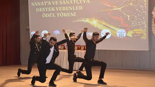 Altın Kayısı Sanat'a ve Sanatçıya Destek Ödülleri Töreni yapıldı