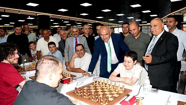 Altın Kayısı Satranç Turnuvası 9. Kez Başladı: 743 Sporcu Şampiyonluk İçin Hamle Yapıyor