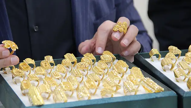 Altın Piyasasında Yükseliş Hız Kesmedi: Ons 4.165 Doları Aştı