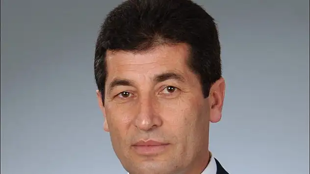 Amacınız Kişileri Memnun Etmek mi, Makamları İhya Etmek mi?