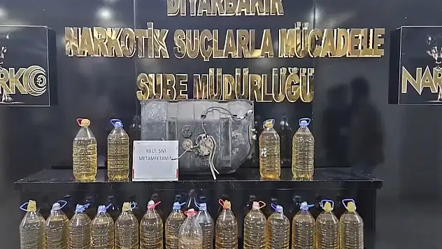 Aracın yakıt deposunda 93 litre sıvı uyuşturucu ele geçirildi