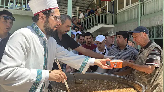 Arapgir'de Aşure İkramı Geleneği Sürdürüldü