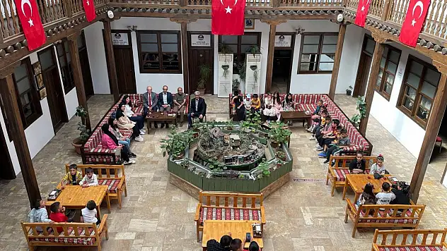 Arapgir'de Öğrencilere Yönelik Tarih Ve Kültür Gezisi Düzenlendi